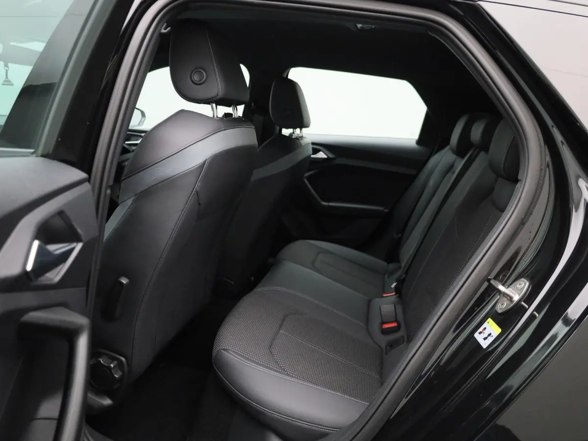 35 TFSI S edition | S-LINE INTERIEUR - EXTERIEUR | AUTOMAAT | APPLE CARPLAY - ANDROID AUTO | CRUISE CONTROL | AIRCO | LICHTMETALEN VELGEN | DIGITAL COCKPIT | LED VERLICHTING |