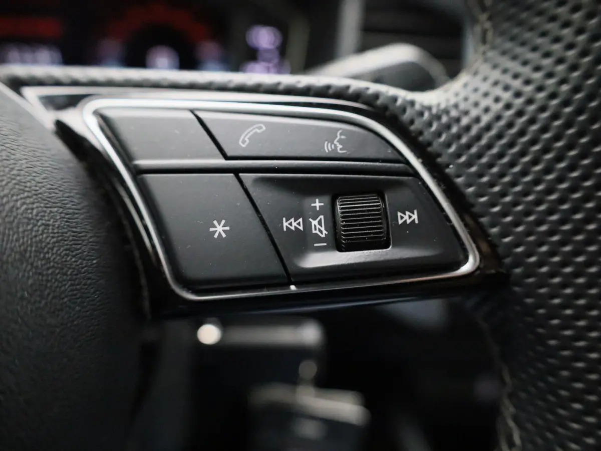 35 TFSI S edition | S-LINE INTERIEUR - EXTERIEUR | AUTOMAAT | APPLE CARPLAY - ANDROID AUTO | CRUISE CONTROL | AIRCO | LICHTMETALEN VELGEN | DIGITAL COCKPIT | LED VERLICHTING |