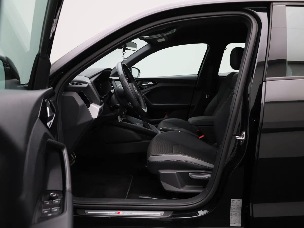 35 TFSI S edition | S-LINE INTERIEUR - EXTERIEUR | AUTOMAAT | APPLE CARPLAY - ANDROID AUTO | CRUISE CONTROL | AIRCO | LICHTMETALEN VELGEN | DIGITAL COCKPIT | LED VERLICHTING |