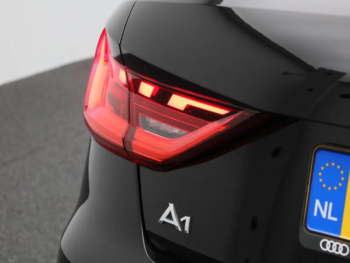 35 TFSI S edition | S-LINE INTERIEUR - EXTERIEUR | AUTOMAAT | APPLE CARPLAY - ANDROID AUTO | CRUISE CONTROL | AIRCO | LICHTMETALEN VELGEN | DIGITAL COCKPIT | LED VERLICHTING |