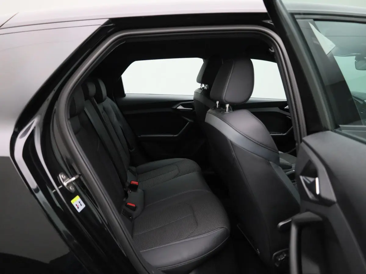 35 TFSI S edition | S-LINE INTERIEUR - EXTERIEUR | AUTOMAAT | APPLE CARPLAY - ANDROID AUTO | CRUISE CONTROL | AIRCO | LICHTMETALEN VELGEN | DIGITAL COCKPIT | LED VERLICHTING |