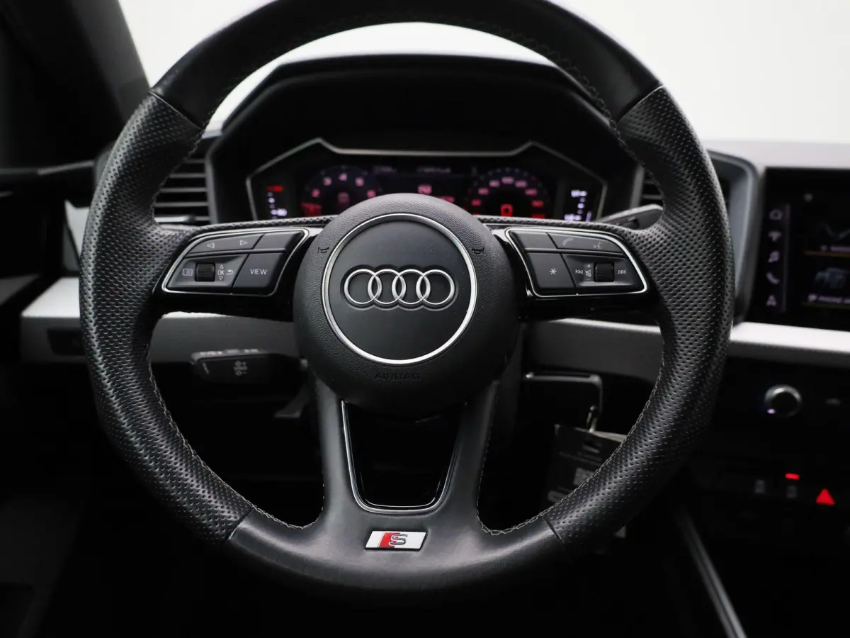 35 TFSI S edition | S-LINE INTERIEUR - EXTERIEUR | AUTOMAAT | APPLE CARPLAY - ANDROID AUTO | CRUISE CONTROL | AIRCO | LICHTMETALEN VELGEN | DIGITAL COCKPIT | LED VERLICHTING |