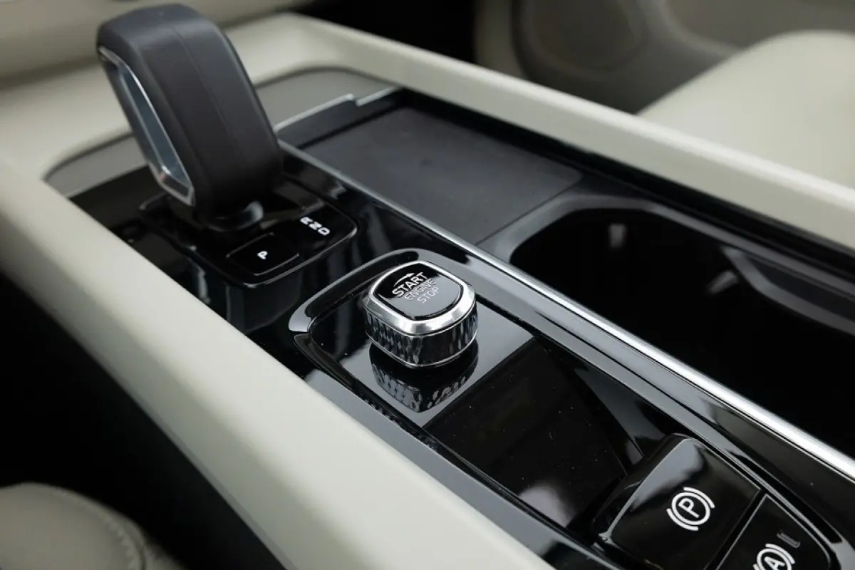 2.0 T6 Plug-in hybrid AWD Core Bright | PANORAMADAK | LEDER