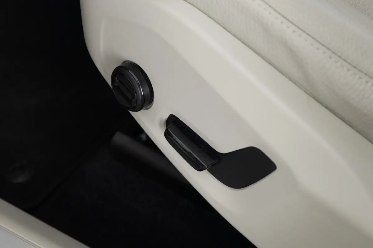 2.0 T6 Plug-in hybrid AWD Core Bright | PANORAMADAK | LEDER