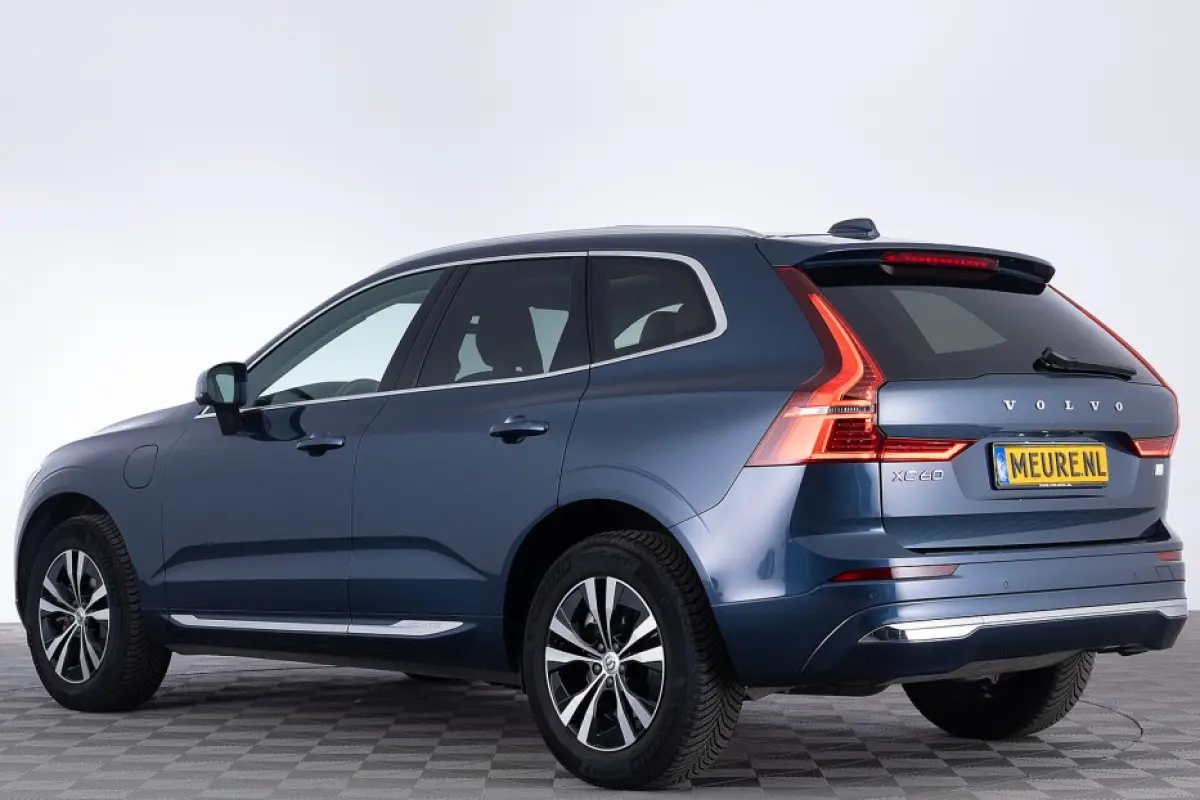 2.0 T6 Plug-in hybrid AWD Core Bright | PANORAMADAK | LEDER