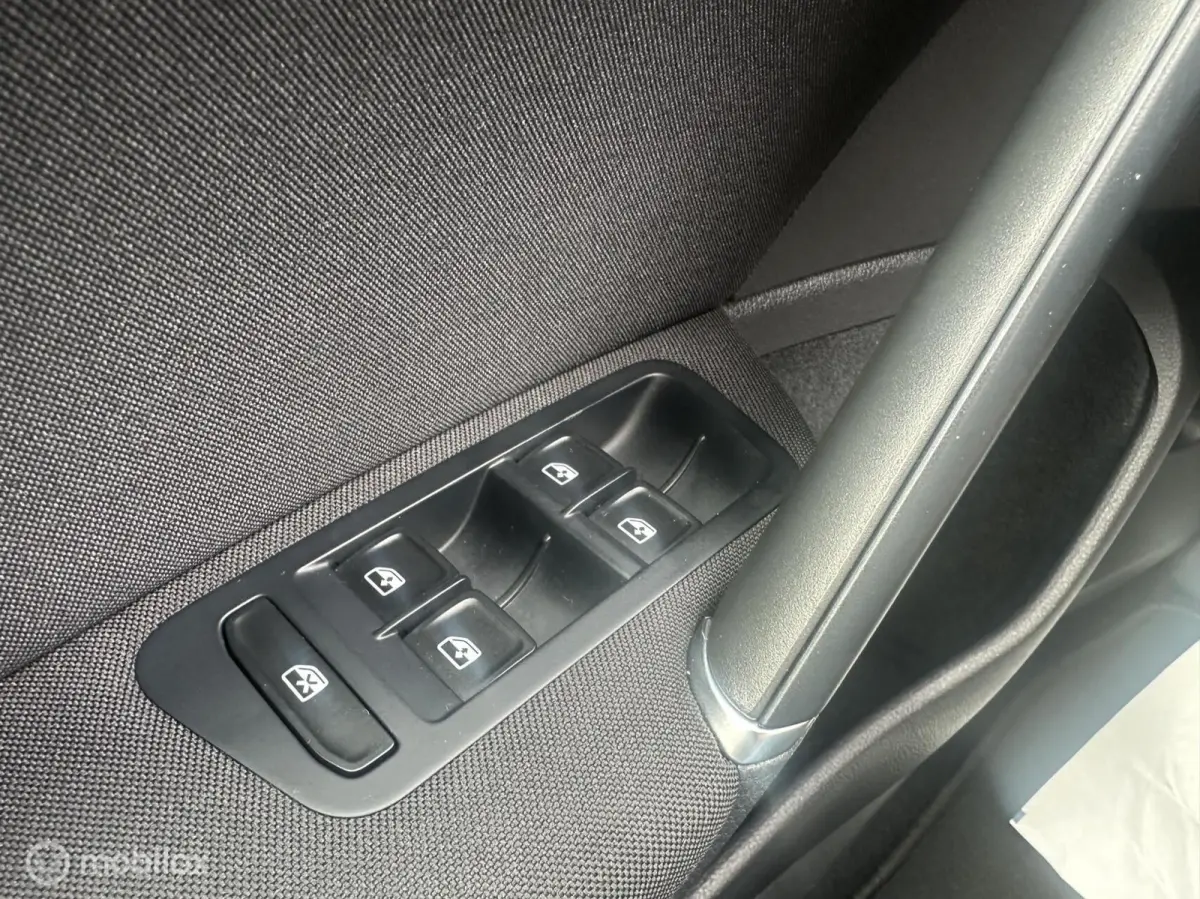 1.0 TSI 116PK Comfortline CLIMATE CONTROLE CARPLAY NAVIGATIE PARKEERSENSOREN ZEER NETTE AUTO!!