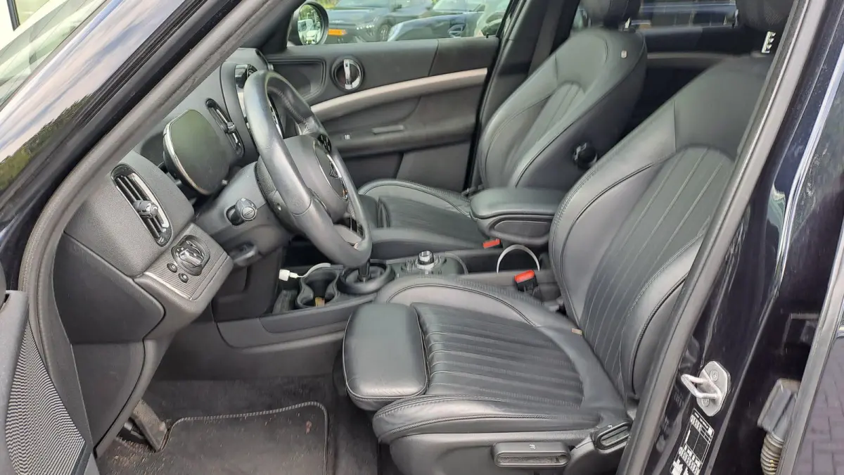 1.5 Cooper MINI Yours | PANORAMADAK | LEER | CAMERA | NAVIGATIE | STOEL-STUURWIELVERWARMING