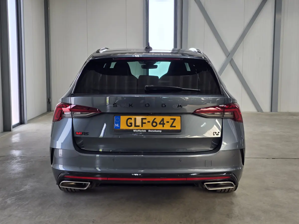 1.4 TSI RS iV PHEV Business | Acc | Camere El. stoelen |
