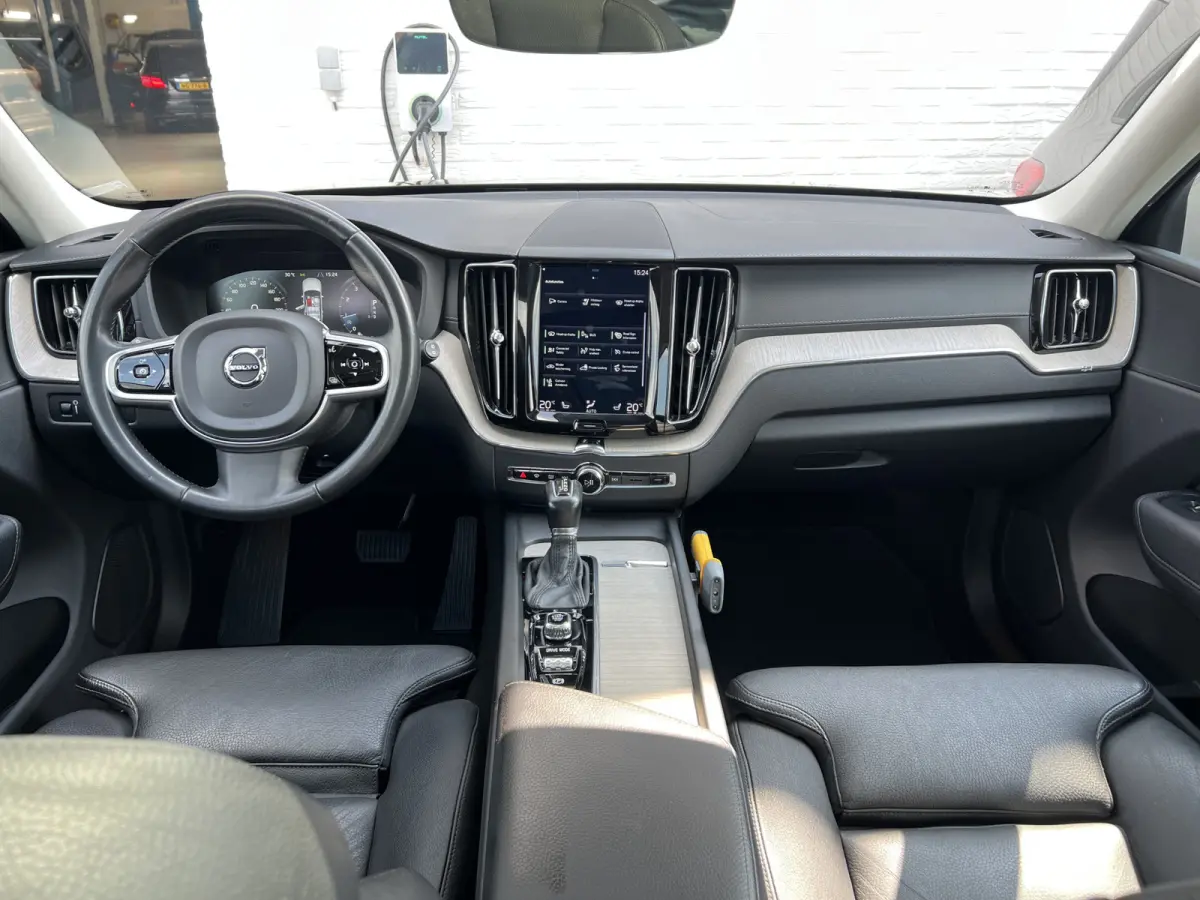 2.0 T5 Inscription | Pano | Leder | Pilot Assist