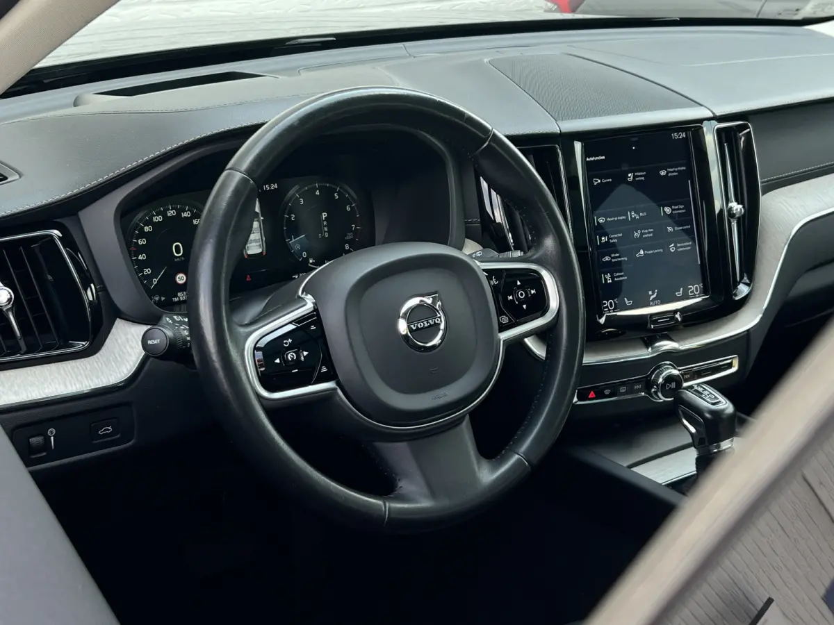 2.0 T5 Inscription | Pano | Leder | Pilot Assist