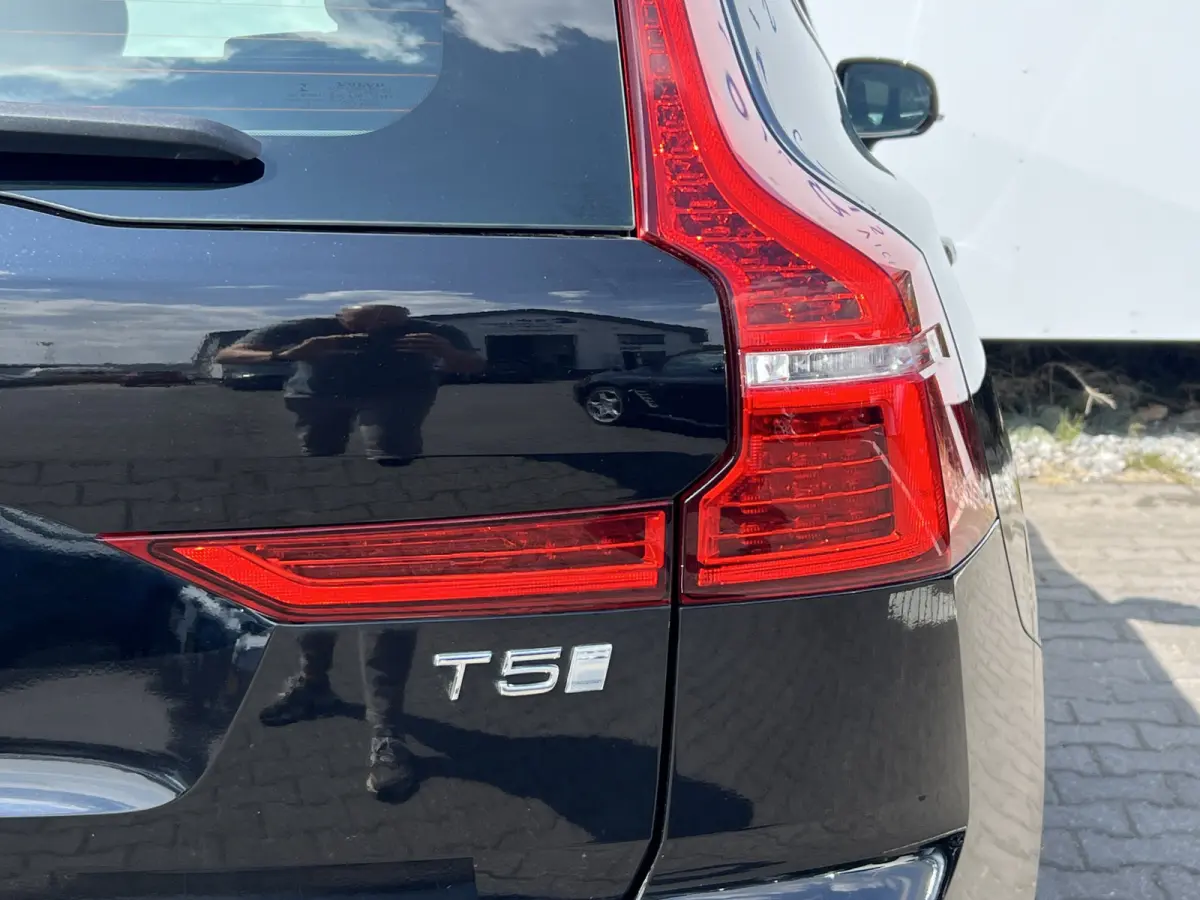 2.0 T5 Inscription | Pano | Leder | Pilot Assist