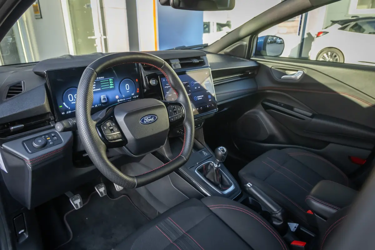1.0 EcoBoost ST-Line | Camera | Stoel/stuur/voorruit verwarming | Cruise adaptief | Dodehoekdetectie | Apple Carplay/Android Auto | Full-LED | Achteruitrijcamera | Airco (automatisch) | Appl
