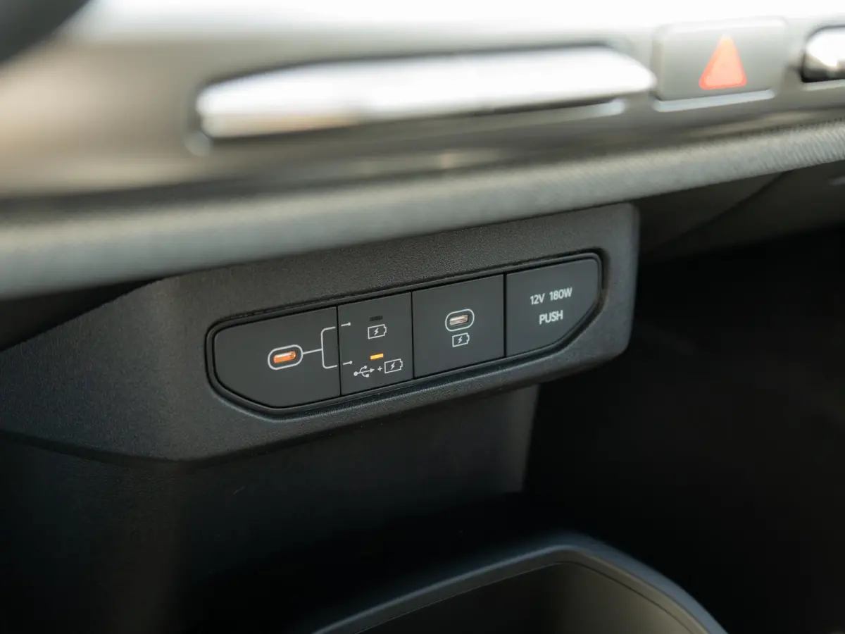 Plus Advanced 81.4 kWh | Navigatie | Stoel en stuurverwarming | Schuifkantel dak |