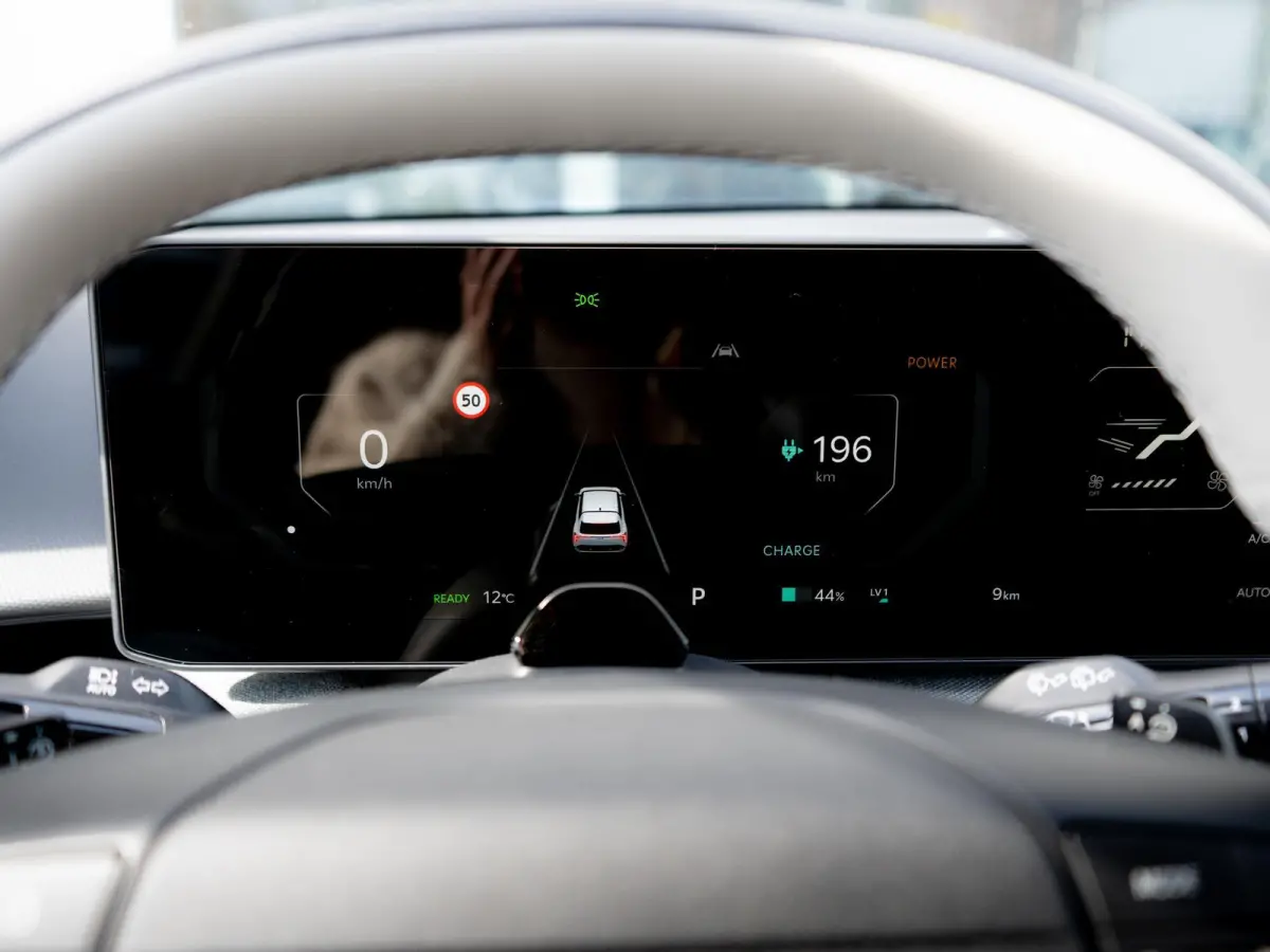 Plus Advanced 81.4 kWh | Navigatie | Stoel en stuurverwarming | Schuifkantel dak |