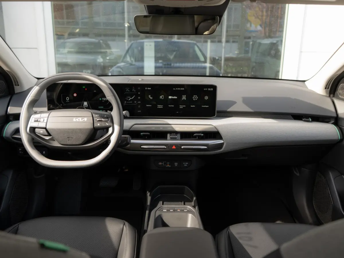 Plus Advanced 81.4 kWh | Navigatie | Stoel en stuurverwarming | Schuifkantel dak |
