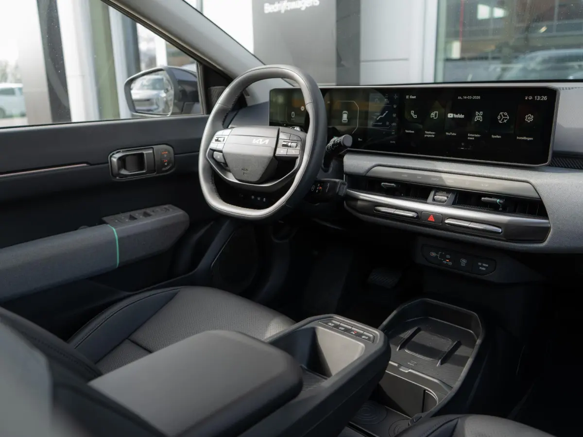 Plus Advanced 81.4 kWh | Navigatie | Stoel en stuurverwarming | Schuifkantel dak |