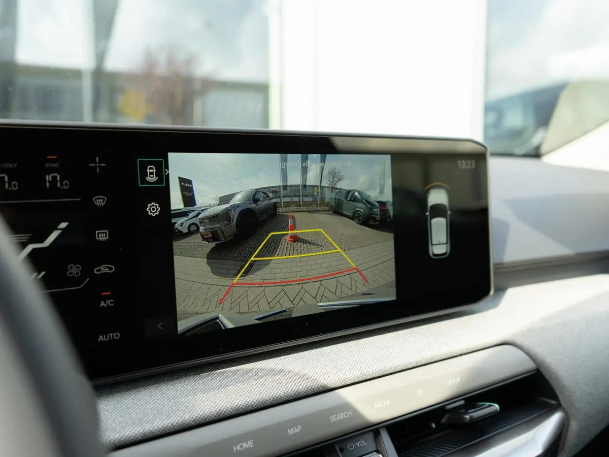 Plus Advanced 81.4 kWh | Navigatie | Stoel en stuurverwarming | Schuifkantel dak |