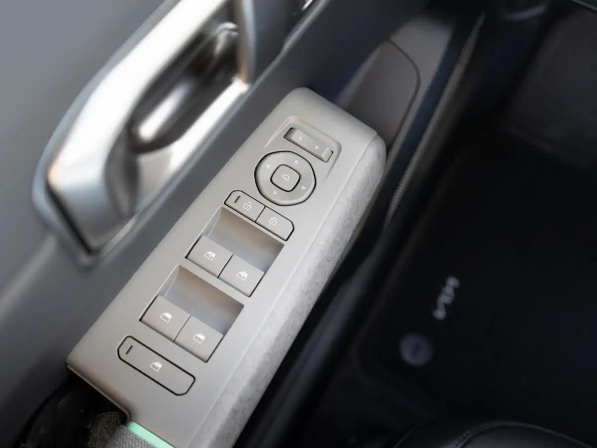 Plus Advanced 81.4 kWh | Navigatie | Stoel en stuurverwarming | Schuifkantel dak |