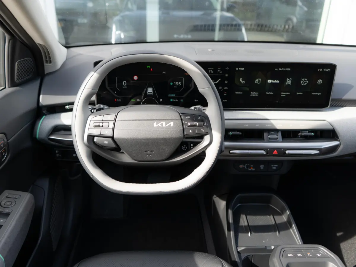 Plus Advanced 81.4 kWh | Navigatie | Stoel en stuurverwarming | Schuifkantel dak |