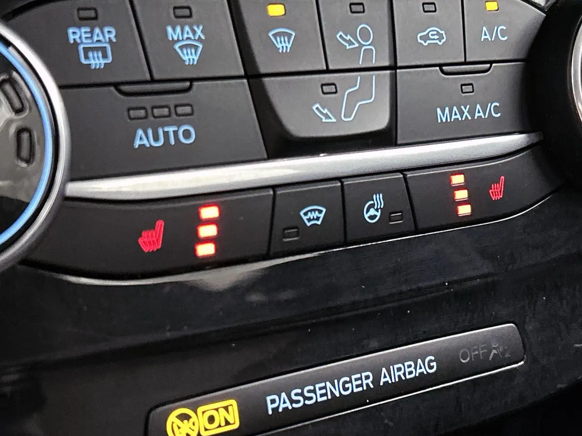 1.0 EcoBoost Titanium | Stoelmassage | Winterpack | Driver Assistance Pack | Elektrische Achterklep | Full LED | Keyless Entry | B&O Audio |