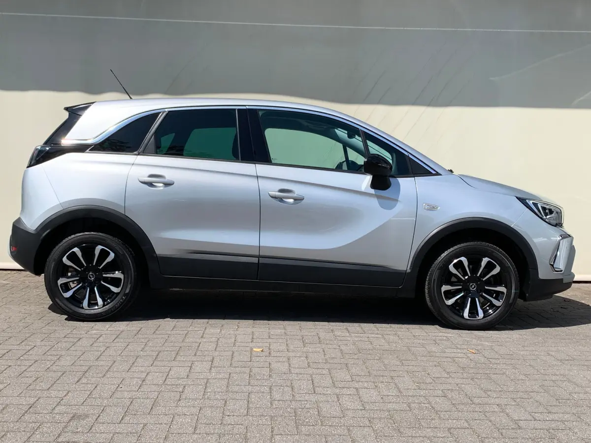Crossland Edition Airco | AppleCarplay/ Android Auto | Camera | Cruise Control | DAB | LMV 17" | Navi | PDC V&A |
