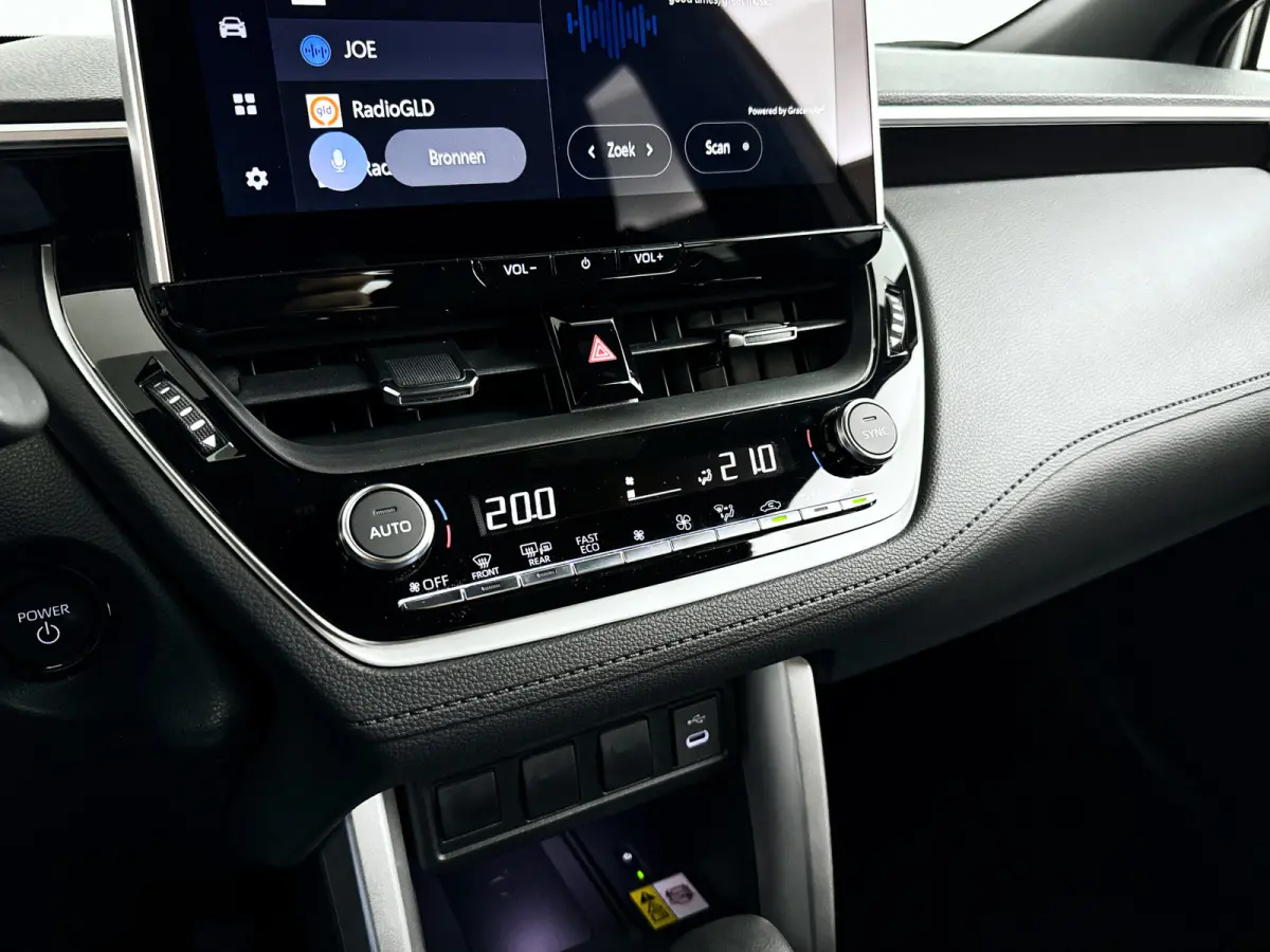 Hybrid 140 Style | Parkeercamera | Keyless start | Cruise control adaptief | Apple Carplay/Android Auto
