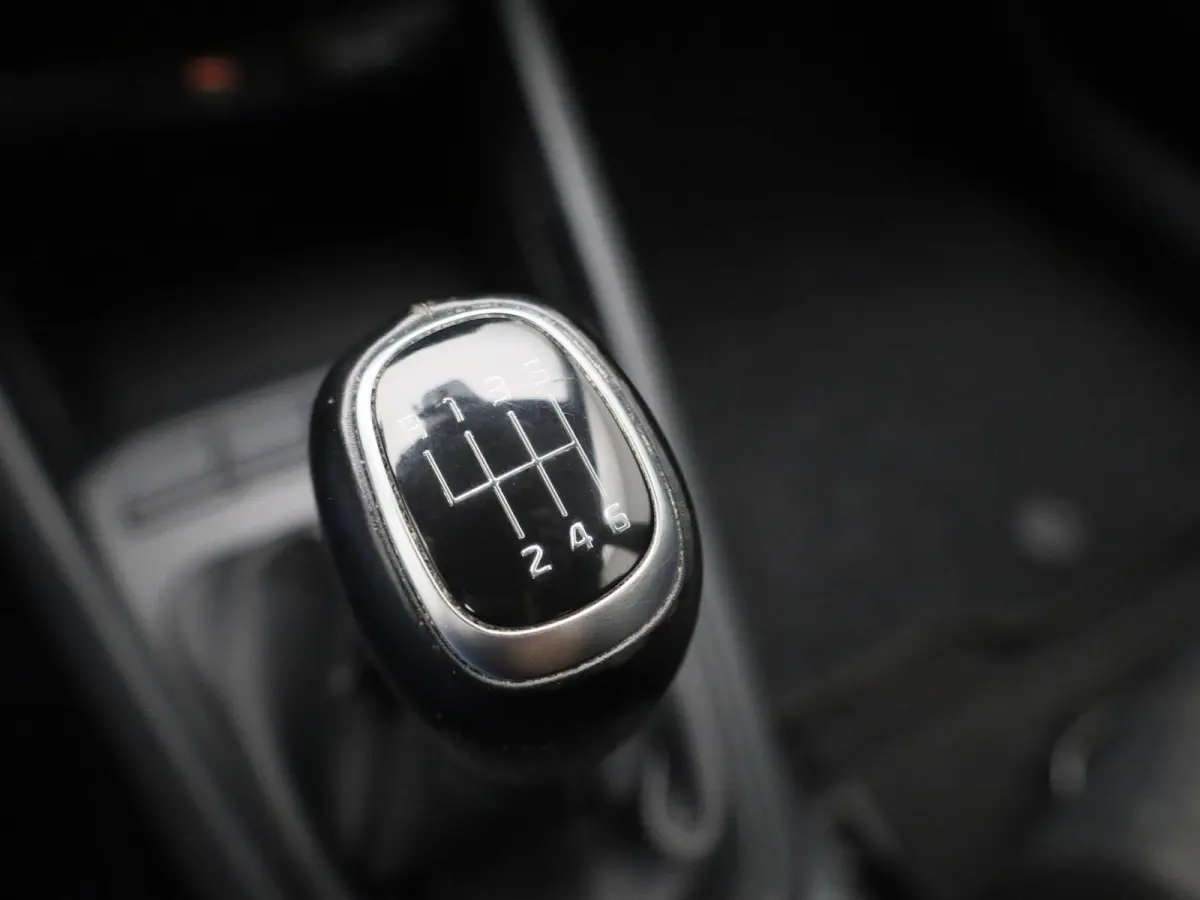 1.0 T-GDi MHEV DynamicLine | Apple Car Play / Android Play | Bluetooth | Airco | PDC | Radio / DAB+ | Elektrische Ramen | 12 Maanden BOVAG Garantie |