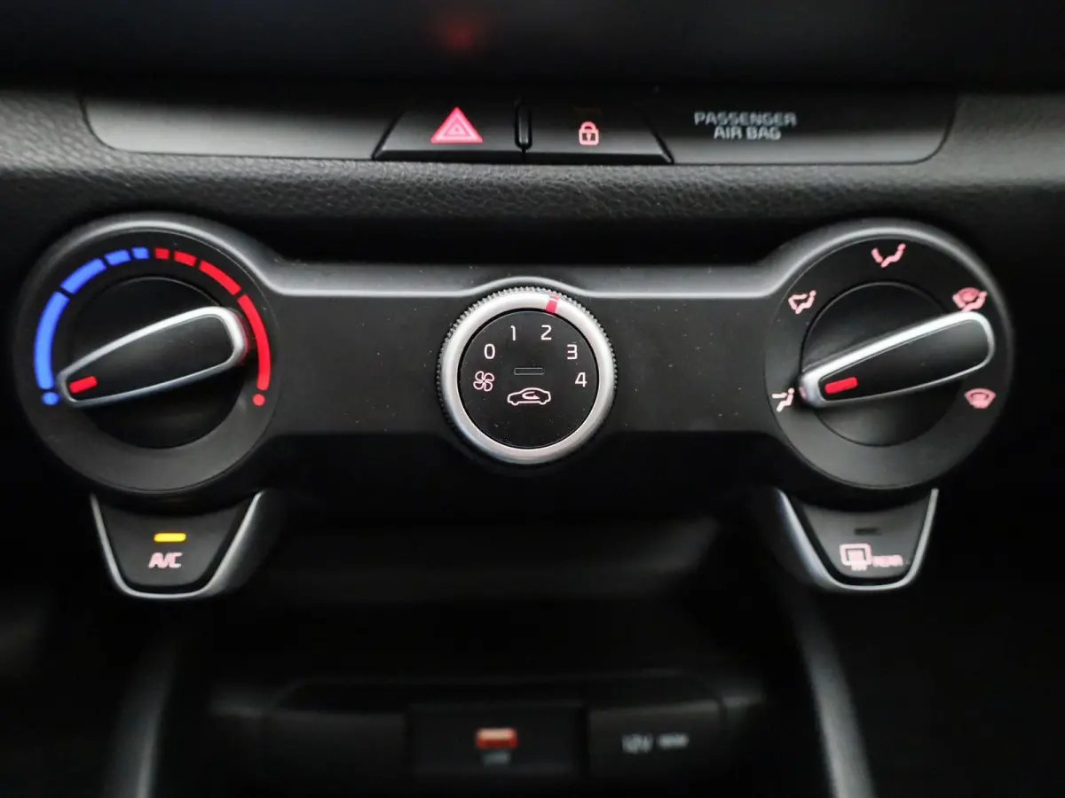1.0 T-GDi MHEV DynamicLine | Apple Car Play / Android Play | Bluetooth | Airco | PDC | Radio / DAB+ | Elektrische Ramen | 12 Maanden BOVAG Garantie |