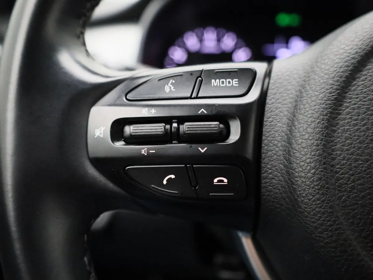 1.0 T-GDi MHEV DynamicLine | Apple Car Play / Android Play | Bluetooth | Airco | PDC | Radio / DAB+ | Elektrische Ramen | 12 Maanden BOVAG Garantie |
