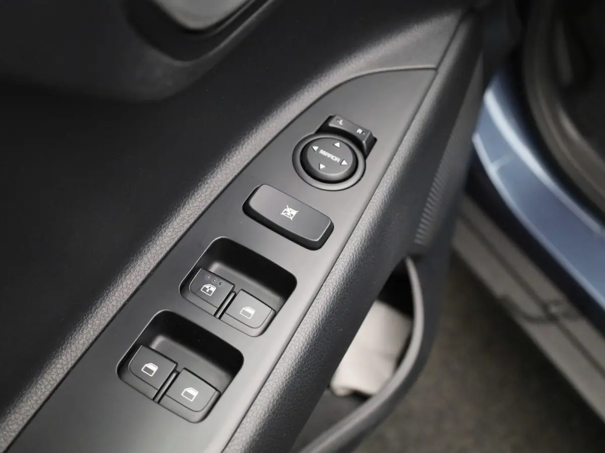 1.0 T-GDi MHEV DynamicLine | Apple Car Play / Android Play | Bluetooth | Airco | PDC | Radio / DAB+ | Elektrische Ramen | 12 Maanden BOVAG Garantie |