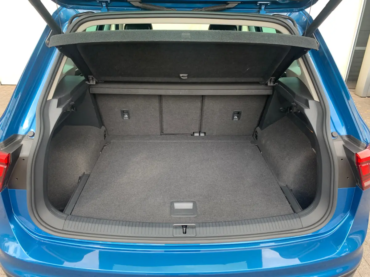 - Airco | Cruise Adaptief | DAB | LED | LMV 18" | Trekhaak Uitklapbaar |