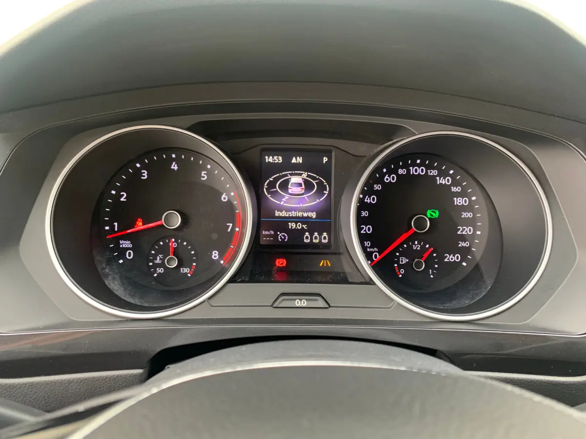 - Airco | Cruise Adaptief | DAB | LED | LMV 18" | Trekhaak Uitklapbaar |