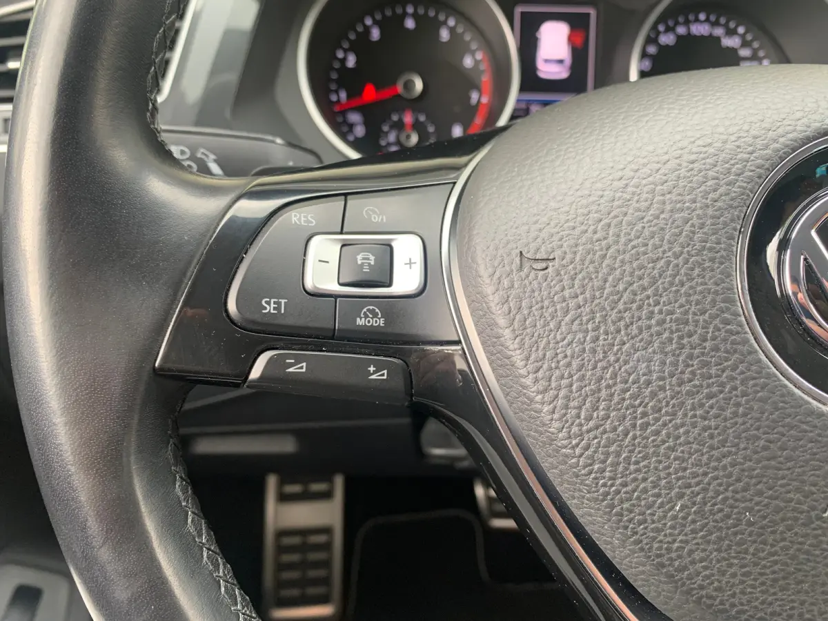 - Airco | Cruise Adaptief | DAB | LED | LMV 18" | Trekhaak Uitklapbaar |
