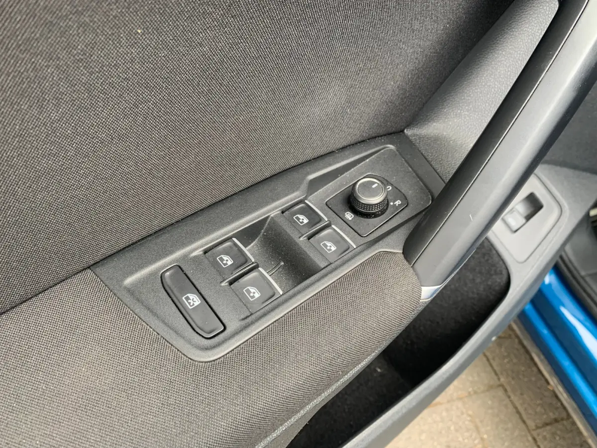 - Airco | Cruise Adaptief | DAB | LED | LMV 18" | Trekhaak Uitklapbaar |