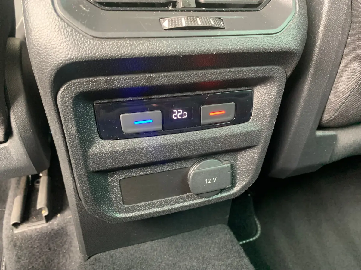 - Airco | Cruise Adaptief | DAB | LED | LMV 18" | Trekhaak Uitklapbaar |