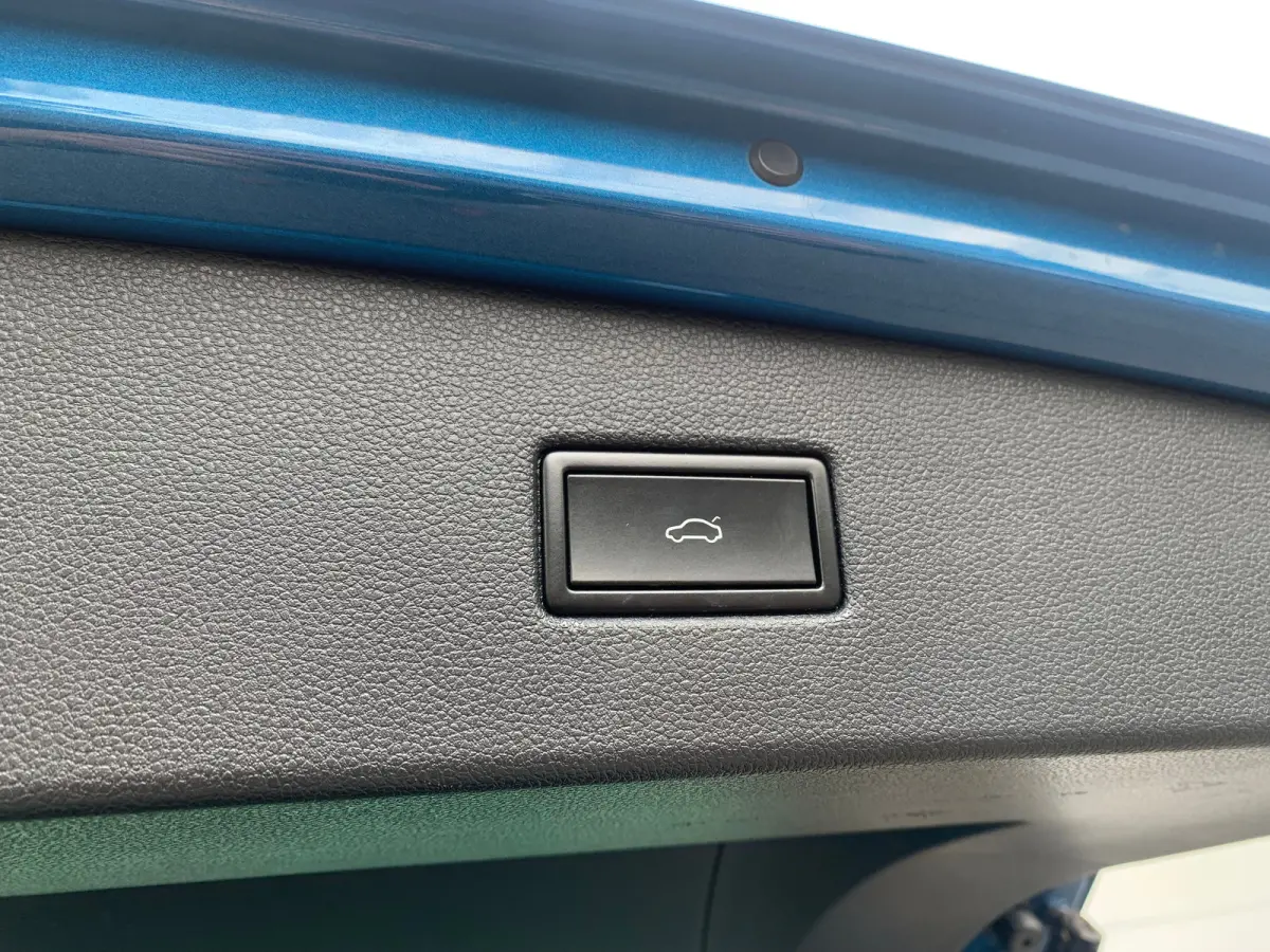 - Airco | Cruise Adaptief | DAB | LED | LMV 18" | Trekhaak Uitklapbaar |