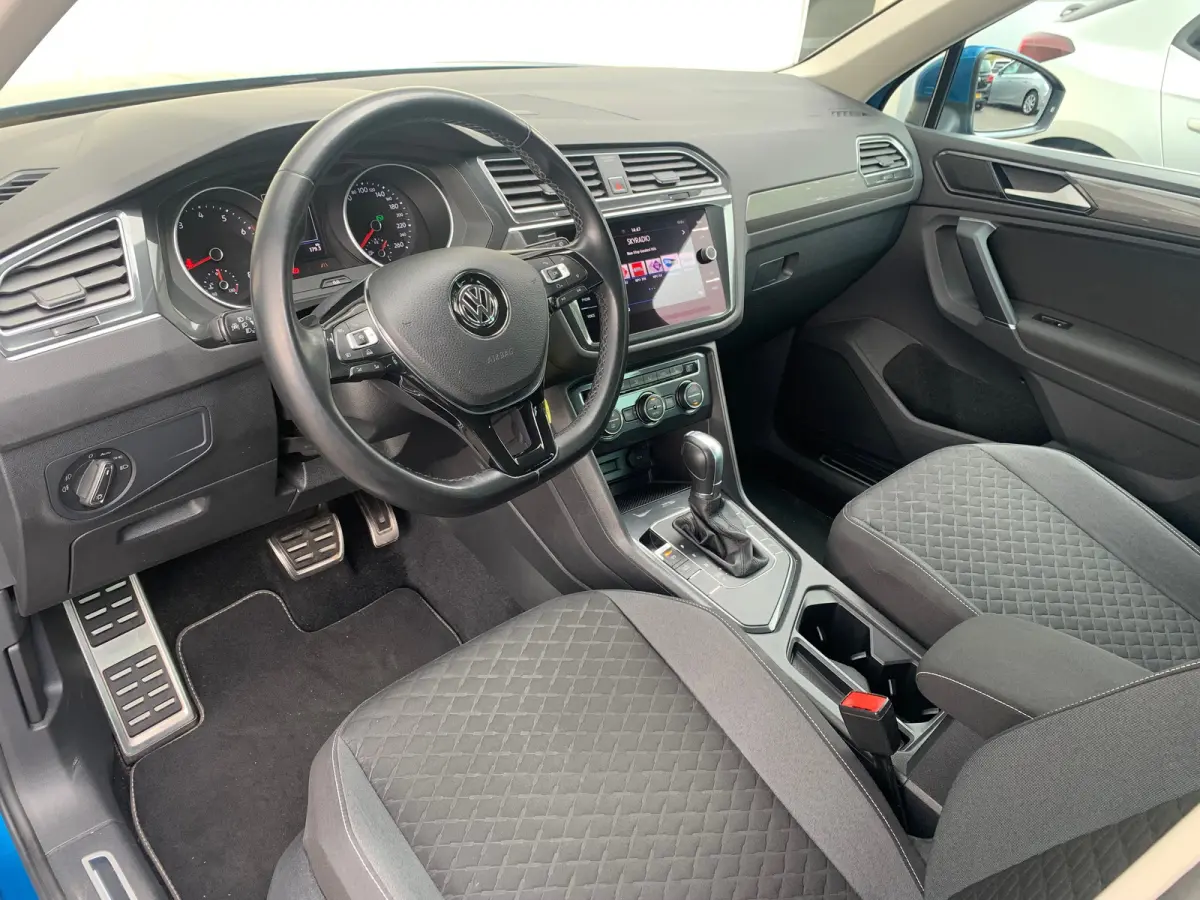 - Airco | Cruise Adaptief | DAB | LED | LMV 18" | Trekhaak Uitklapbaar |