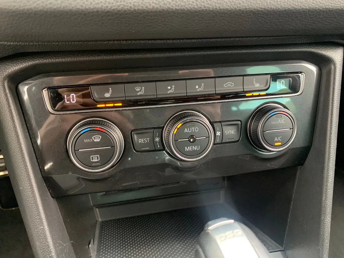 - Airco | Cruise Adaptief | DAB | LED | LMV 18" | Trekhaak Uitklapbaar |