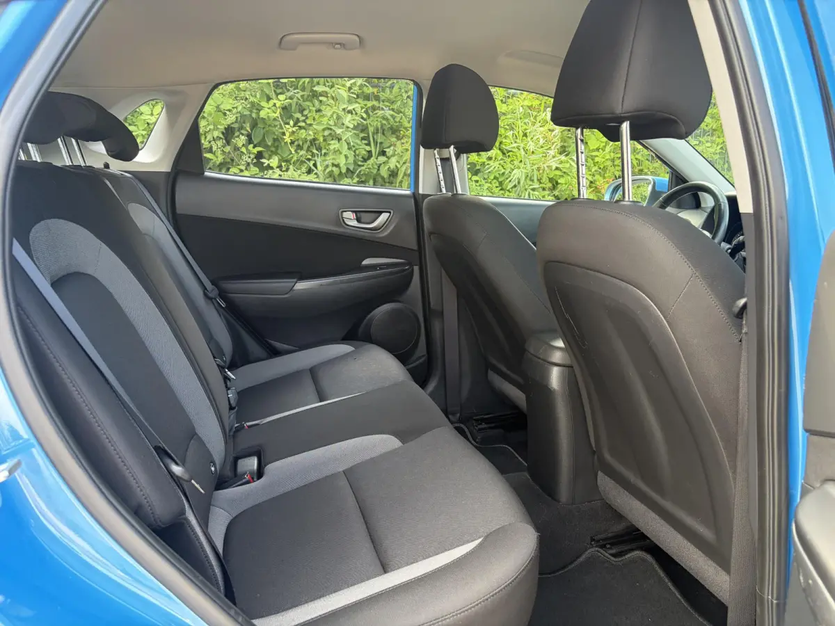 1.0T Essence 2e Eigenaar,Trekhaak,Camera,Carplay,Navi,Clima,Cruise,6 Bak,N.A.P,120pk,Lm velgen,Rijstrooksensor,Pdc,Apk tot 03-2027