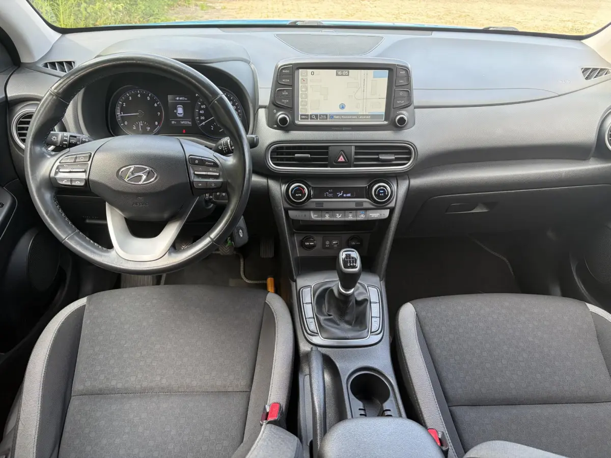 1.0T Essence 2e Eigenaar,Trekhaak,Camera,Carplay,Navi,Clima,Cruise,6 Bak,N.A.P,120pk,Lm velgen,Rijstrooksensor,Pdc,Apk tot 03-2027