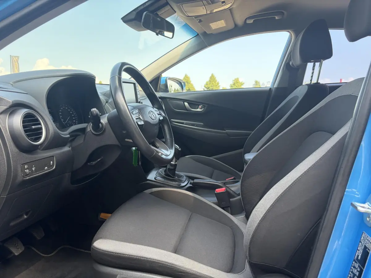 1.0T Essence 2e Eigenaar,Trekhaak,Camera,Carplay,Navi,Clima,Cruise,6 Bak,N.A.P,120pk,Lm velgen,Rijstrooksensor,Pdc,Apk tot 03-2027