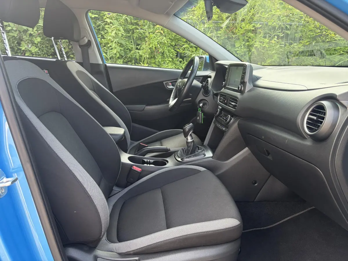 1.0T Essence 2e Eigenaar,Trekhaak,Camera,Carplay,Navi,Clima,Cruise,6 Bak,N.A.P,120pk,Lm velgen,Rijstrooksensor,Pdc,Apk tot 03-2027