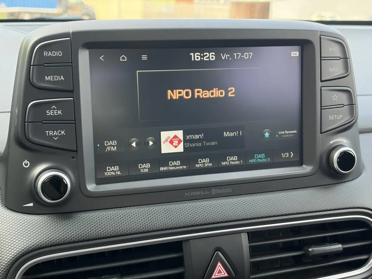 1.0T Essence 2e Eigenaar,Trekhaak,Camera,Carplay,Navi,Clima,Cruise,6 Bak,N.A.P,120pk,Lm velgen,Rijstrooksensor,Pdc,Apk tot 03-2027