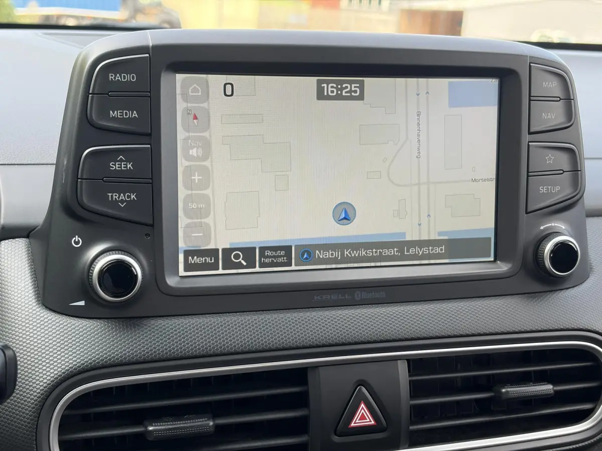 1.0T Essence 2e Eigenaar,Trekhaak,Camera,Carplay,Navi,Clima,Cruise,6 Bak,N.A.P,120pk,Lm velgen,Rijstrooksensor,Pdc,Apk tot 03-2027