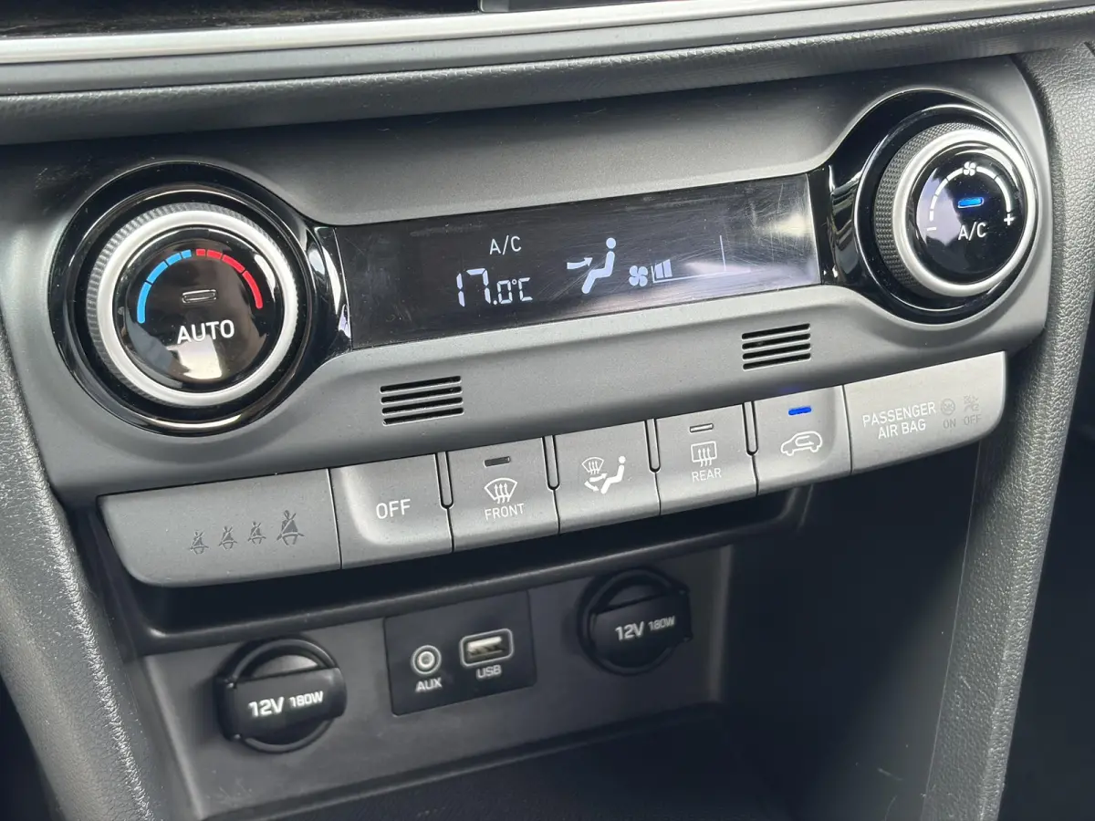 1.0T Essence 2e Eigenaar,Trekhaak,Camera,Carplay,Navi,Clima,Cruise,6 Bak,N.A.P,120pk,Lm velgen,Rijstrooksensor,Pdc,Apk tot 03-2027