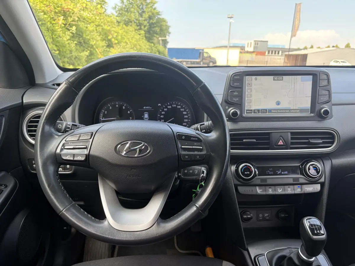 1.0T Essence 2e Eigenaar,Trekhaak,Camera,Carplay,Navi,Clima,Cruise,6 Bak,N.A.P,120pk,Lm velgen,Rijstrooksensor,Pdc,Apk tot 03-2027