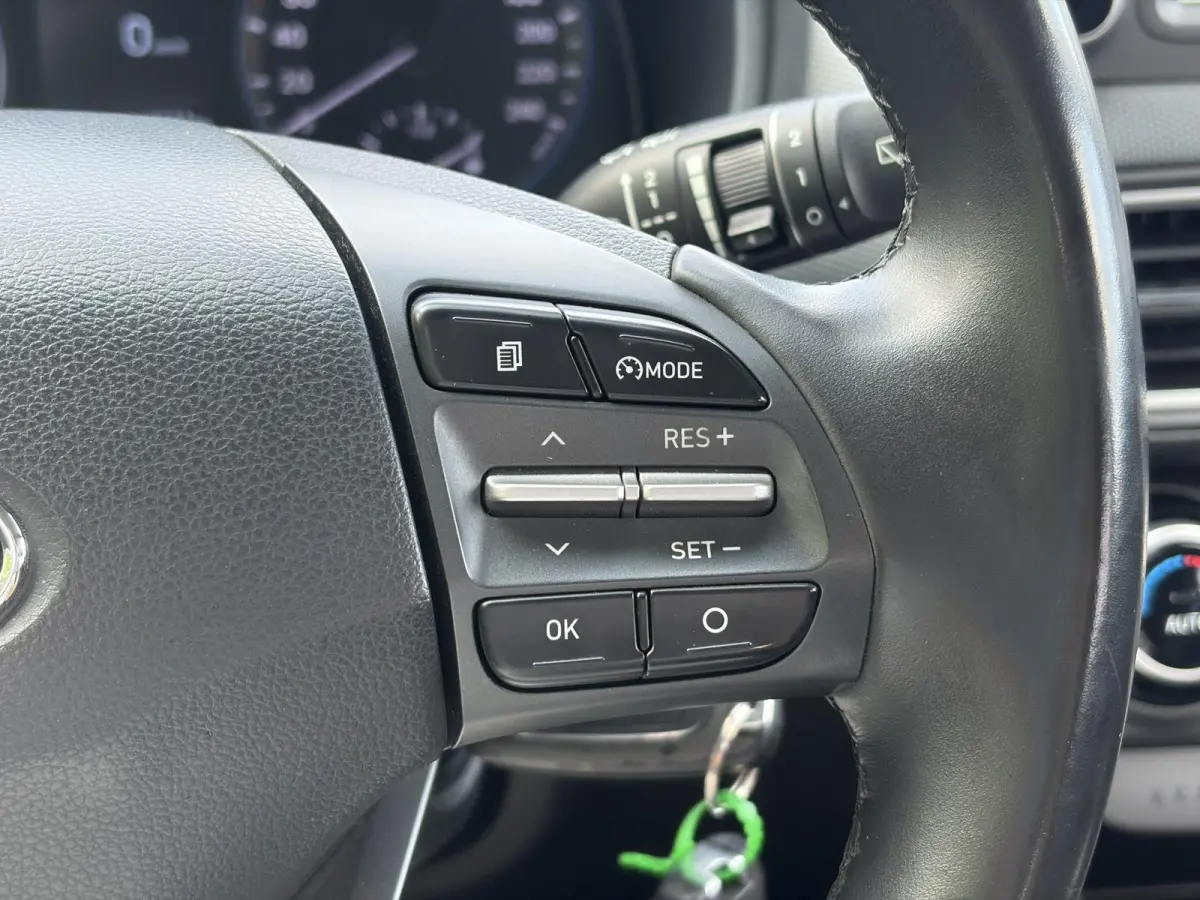 1.0T Essence 2e Eigenaar,Trekhaak,Camera,Carplay,Navi,Clima,Cruise,6 Bak,N.A.P,120pk,Lm velgen,Rijstrooksensor,Pdc,Apk tot 03-2027