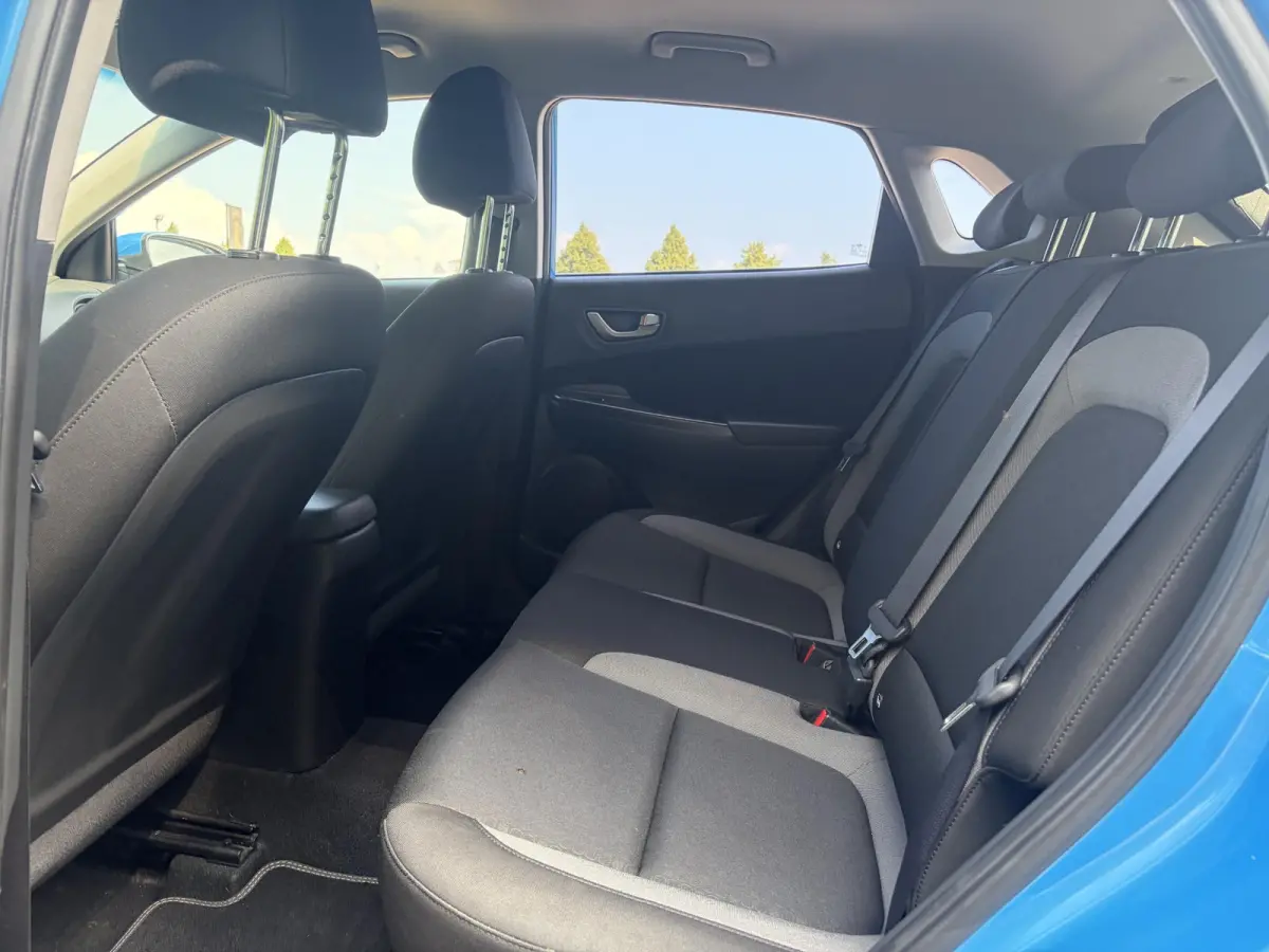 1.0T Essence 2e Eigenaar,Trekhaak,Camera,Carplay,Navi,Clima,Cruise,6 Bak,N.A.P,120pk,Lm velgen,Rijstrooksensor,Pdc,Apk tot 03-2027