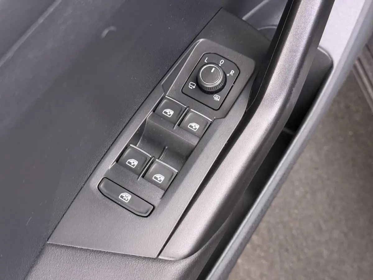 1.0 TSI Automaat Trekhaak/18inch/Camera/Ad.Cruise /Stoelverw/led/Dakrail/4S.Banden