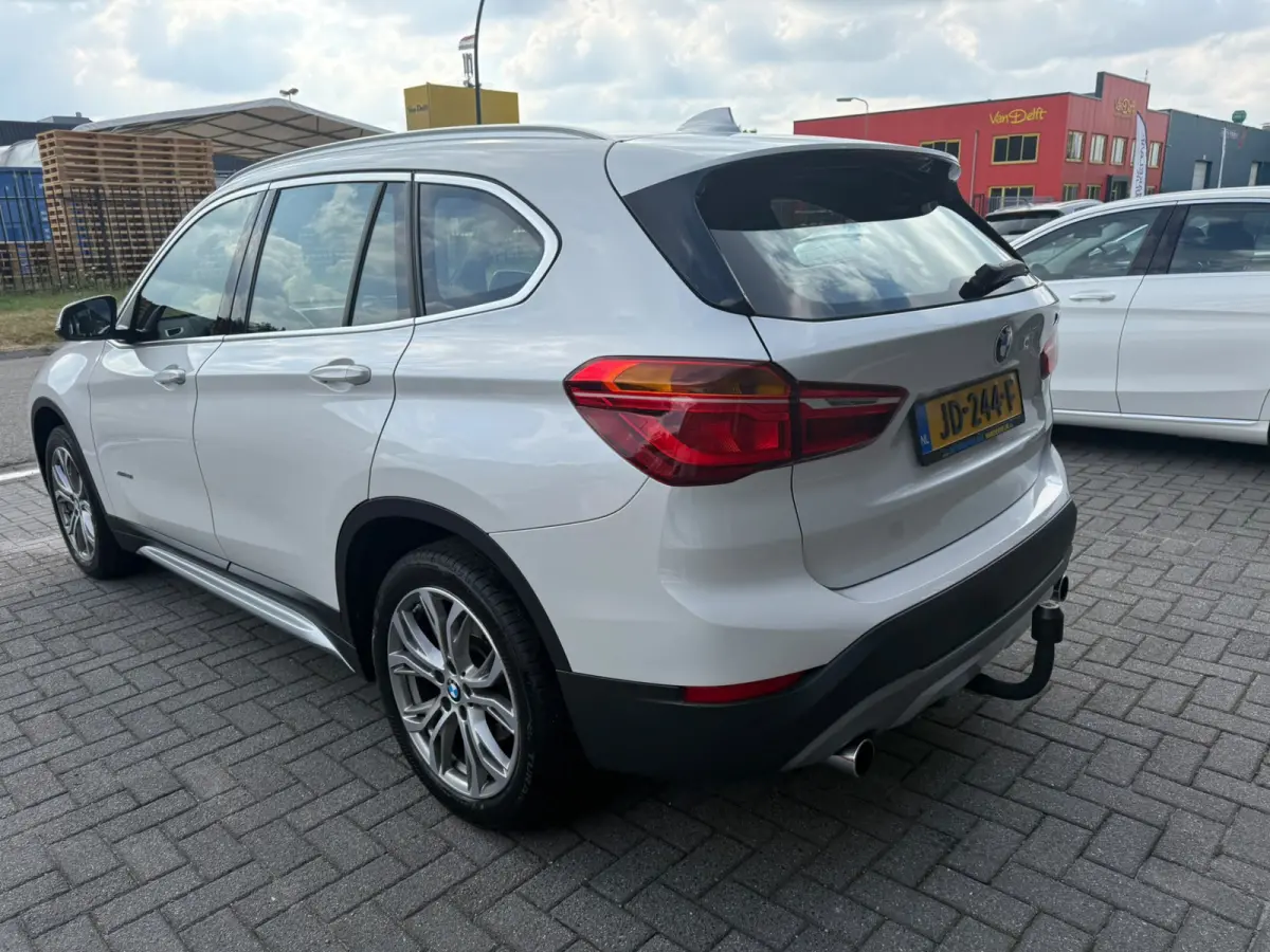 xDrive20i xLine | 3E EIGENAAR | 12MND GARANTIE | PANO DAK | HEAD UP | LEDER | NAVI |